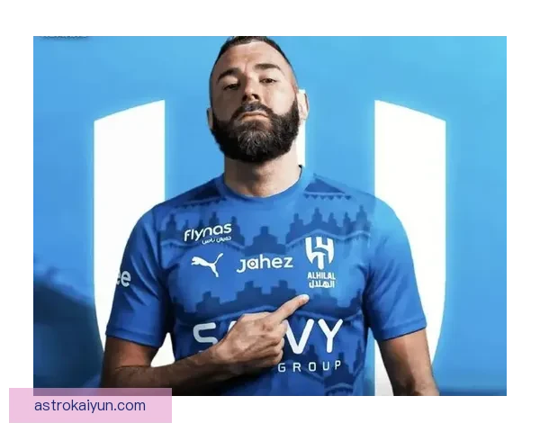 本泽马近期比赛状态回暖，表现备受关注，再次展现出强大的竞争力。